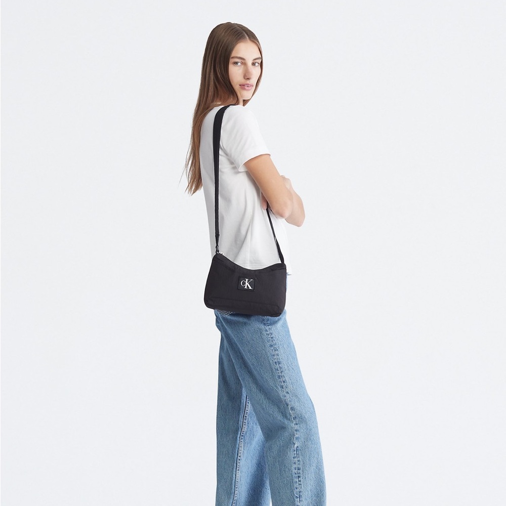 NWT Calvin Klein City Nylon Shoulder Bag in black